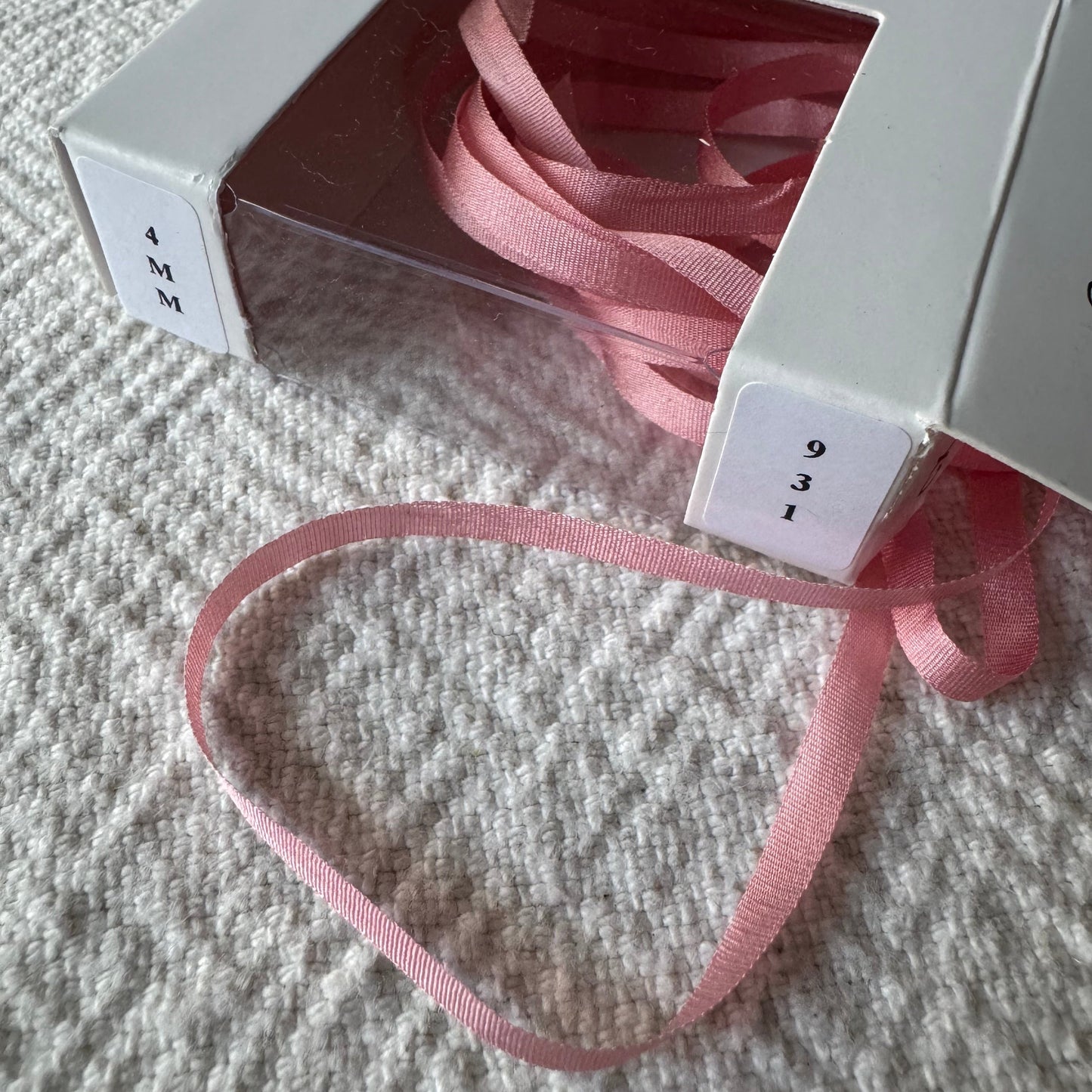 Cinta de seda 4mm Au ver à soie Amapola Claro 931