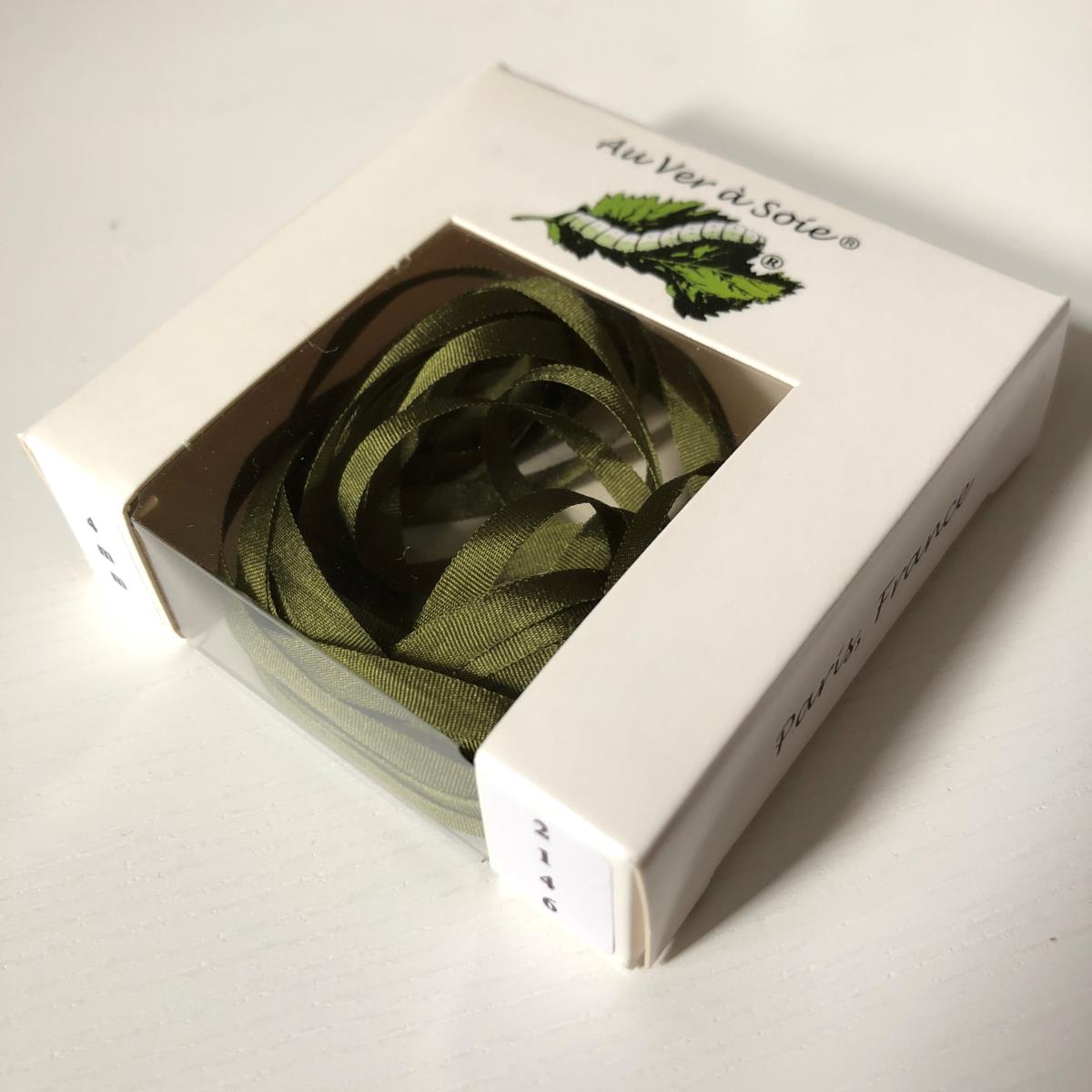 Cinta de seda 4mm Au ver à soie Verde Oliva Intenso 2146