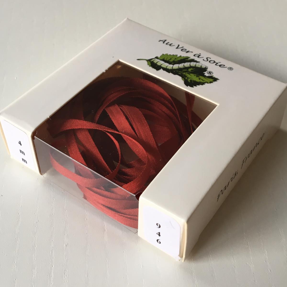 Cinta de seda 7mm Au ver à soie Rojo Sangre 946