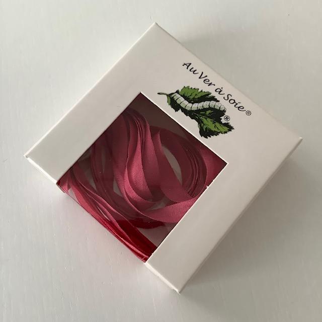 Cinta de seda 7mm Au ver à soie 3024 Vino Rosado