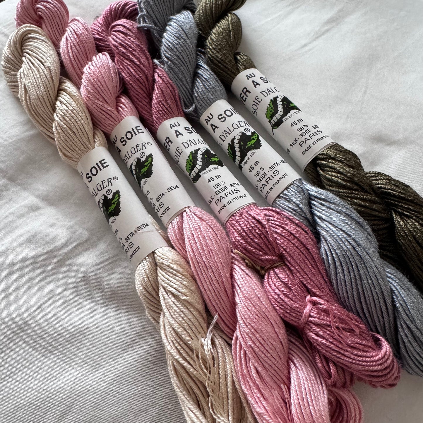 Hilo Soie d'Alger, madeja 45 m, selección "Bordado Floral Vintage"
