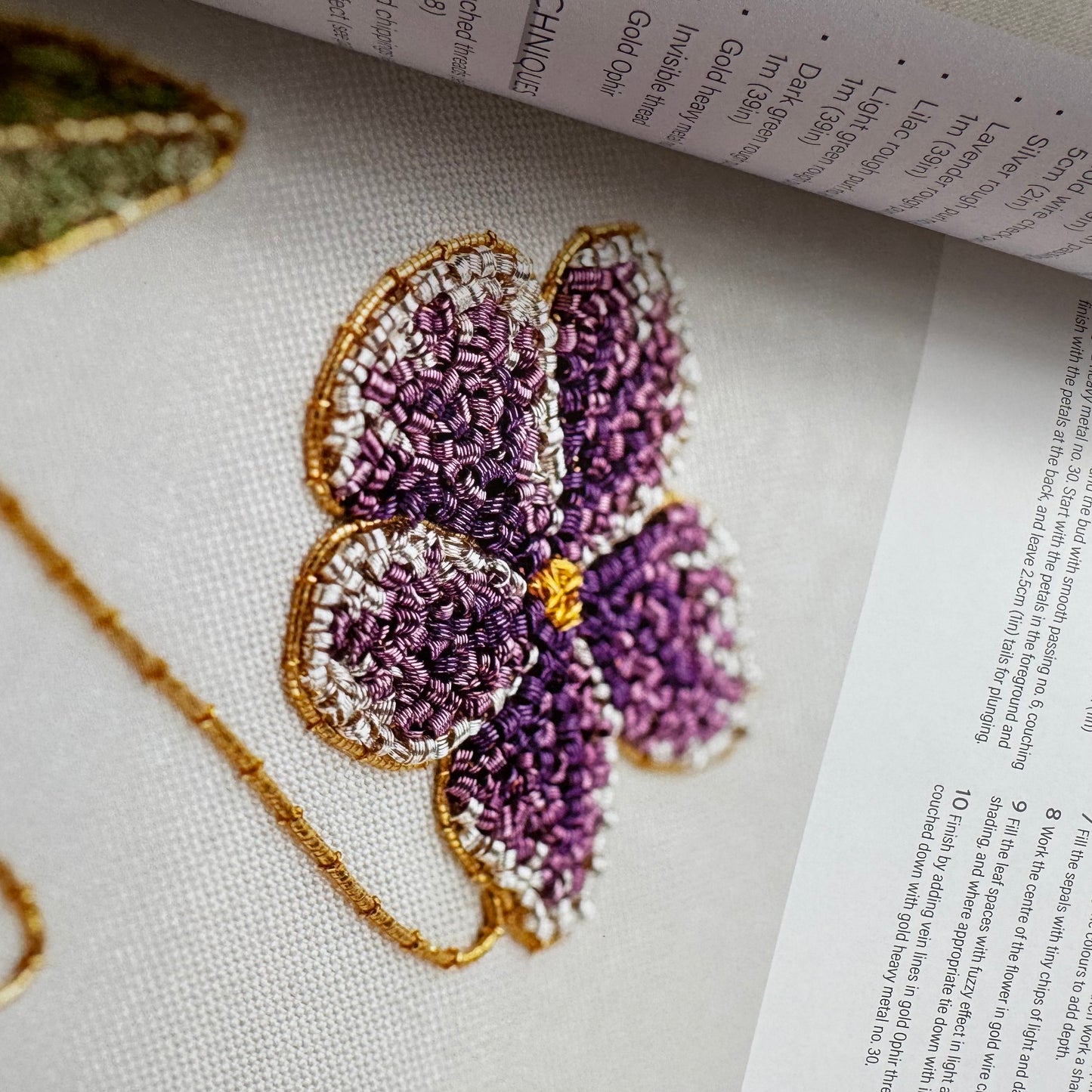 Libro "Goldwork and Silk Shading Inspired by Nature". Hazel Everett