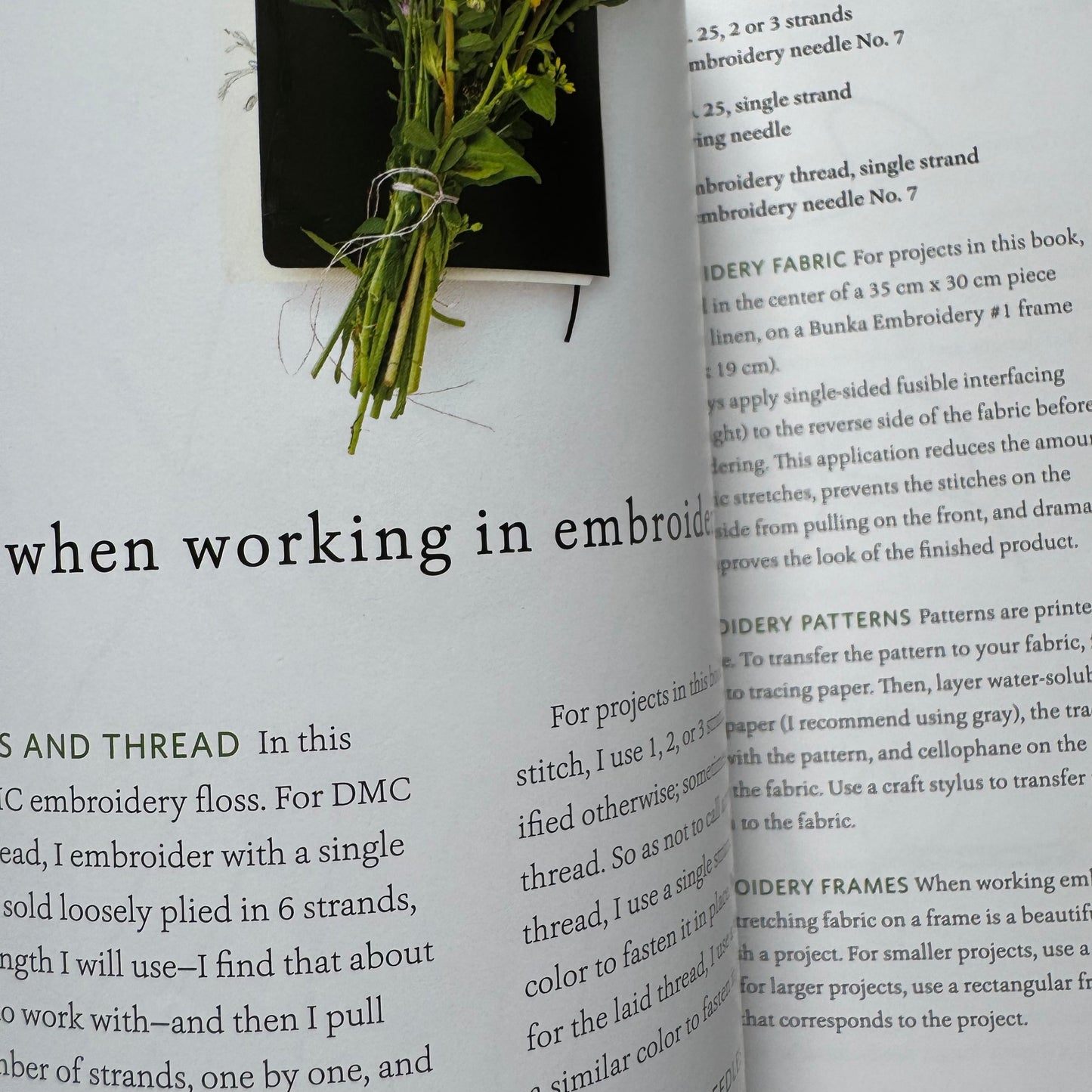 Libro "Embroidered Wild Flowers" Kazuko Aoki