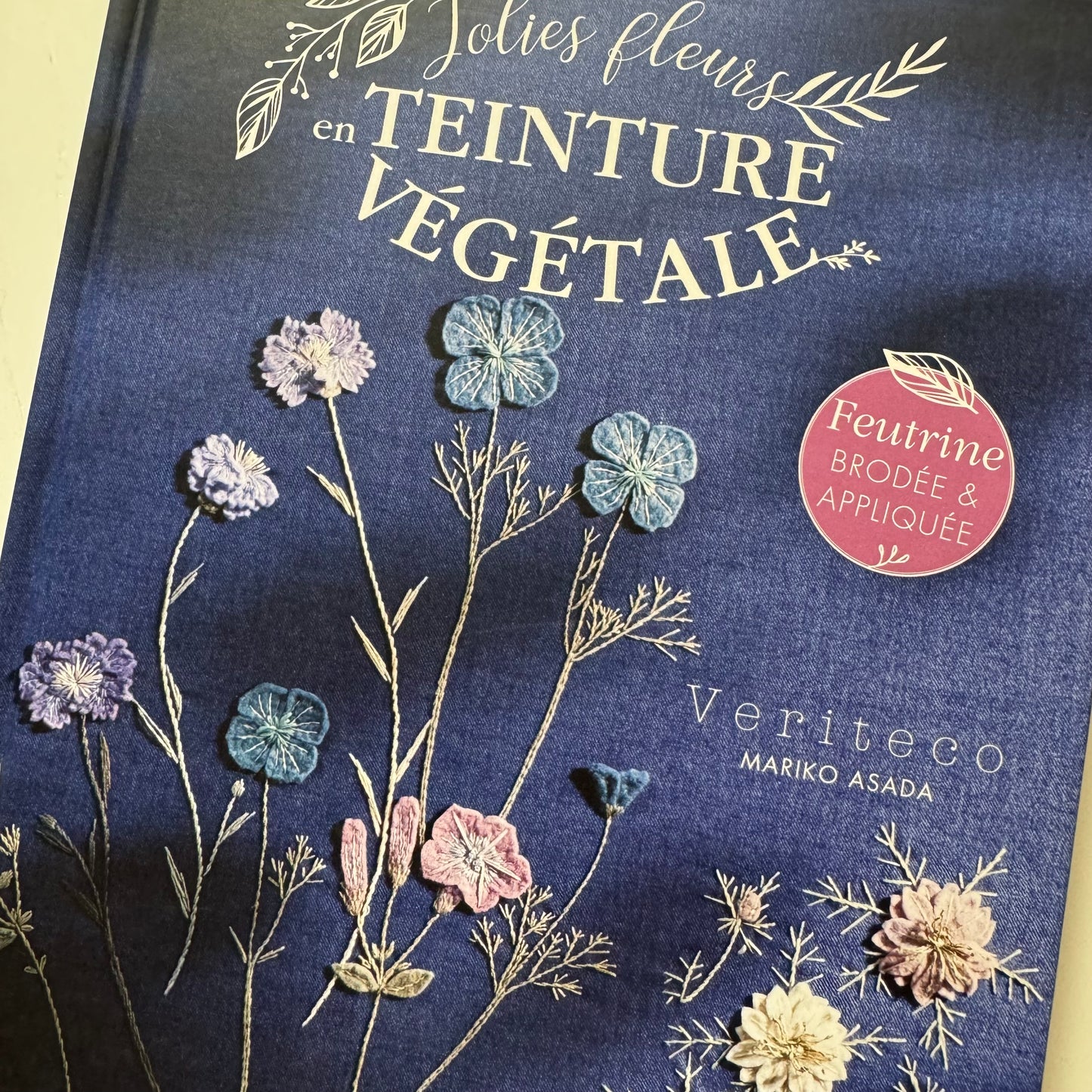 Libro "Jolies fleurs en teinture végétale"